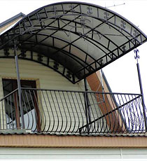 Козырек, навес для балкона из металла
